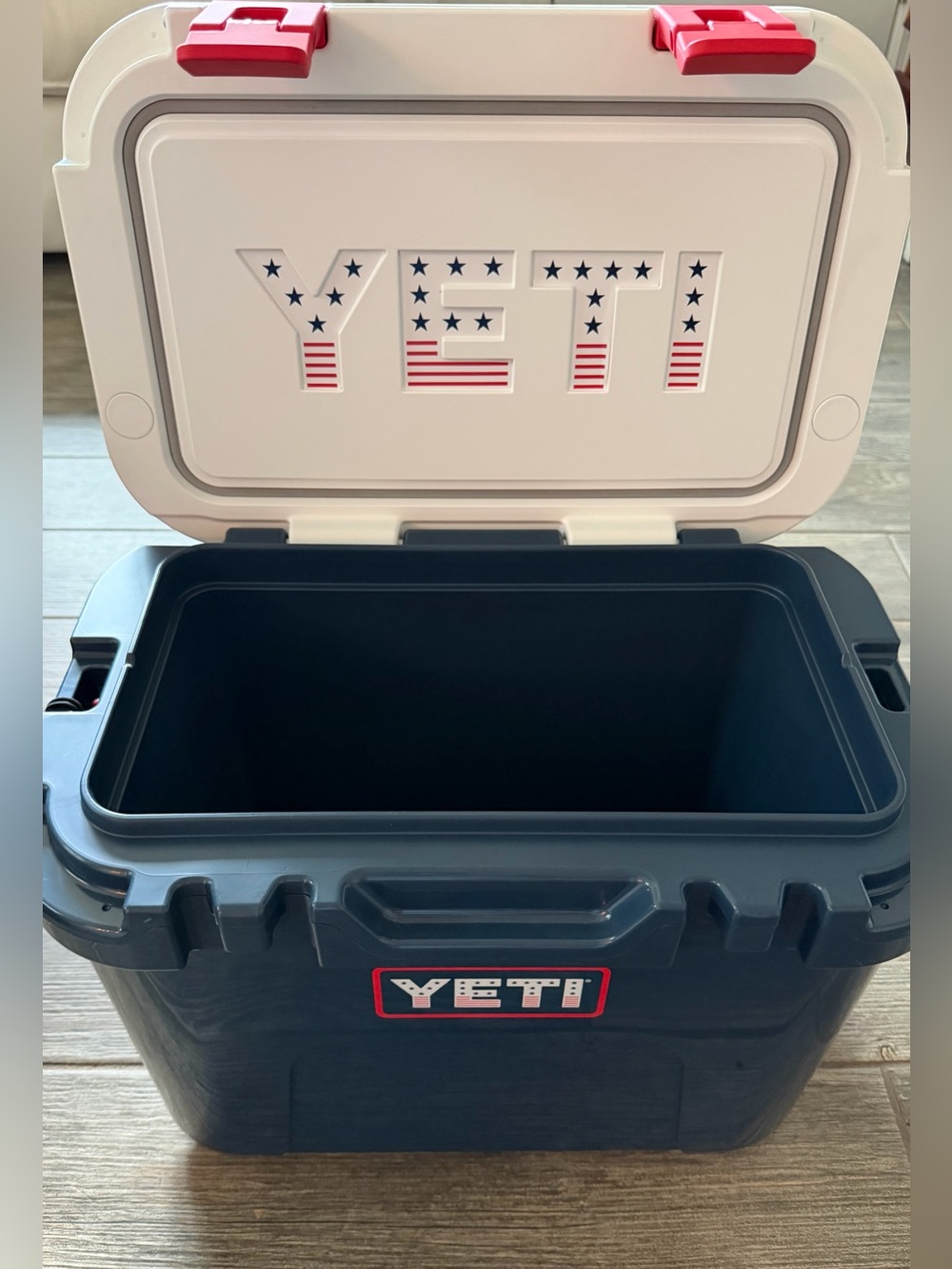 YETI Roadie 15 Patriotic Blue Hard Cooler DoubleDuty Shoulder Strap (NWT)